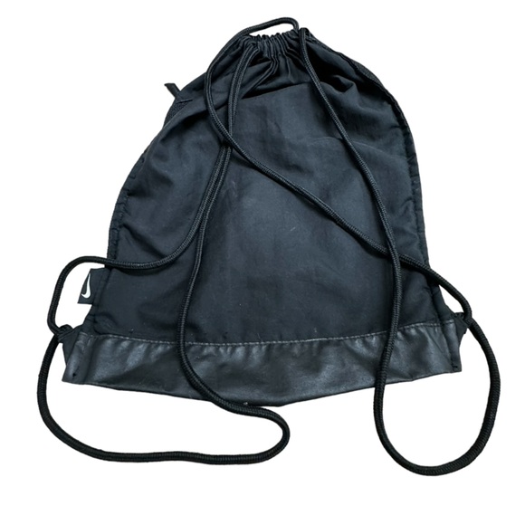 Vintage NIKE Black Small Drawstring Gym Bag Backpack - Picture 2 of 5